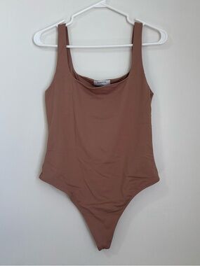 Aritzia Babaton Squareneck Bodysuit